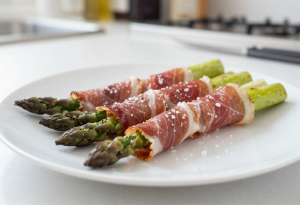 Prosciutto wrapped asparagus low calorie finger food