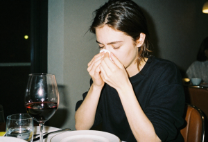 why do i get a stuffy nose after drinking alcohol
