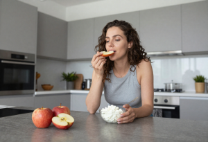 Bowl of cottage cheese topped with fresh sliced fruit, a healthy snack before bed that supports protein and digestion.