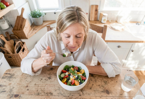 Healthy diet for menopause, including phytoestrogen-rich foods and water to reduce night sweats
