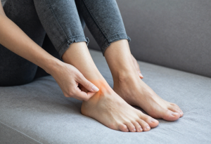 Person checking for swelling in hands or feet as a sign of kidney health concerns.