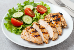 Balanced meal of chicken and salad supporting healthy growth hormone levels